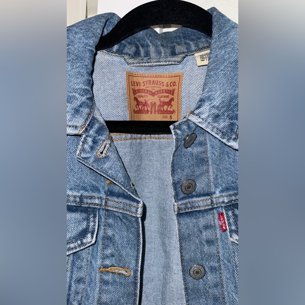 Levi’s Jean Jacket - Picture 1 of 3